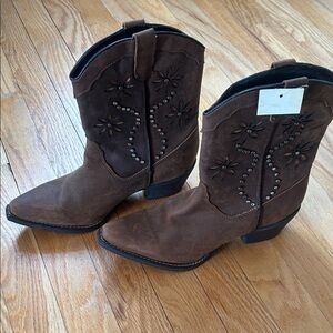 Floral Embellished Brown Heeled Boots